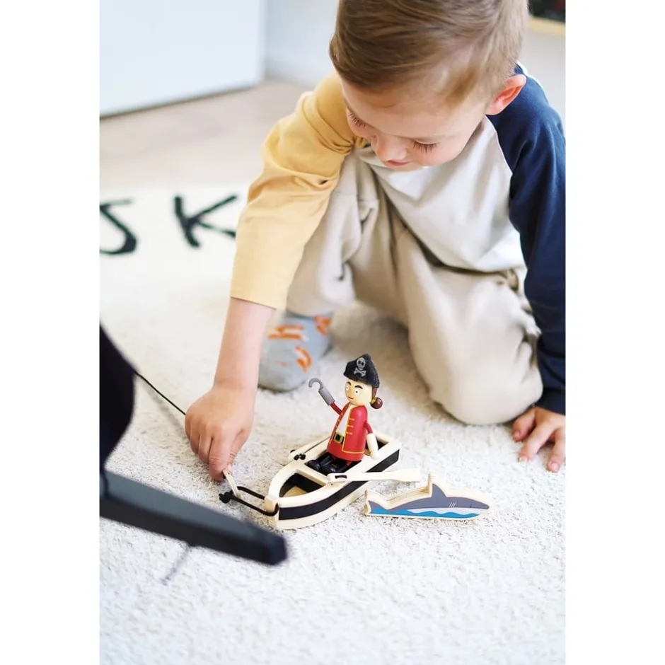 ensemble_figurines_en_boi_9.webp Small Foot Petits Univers | Maisons De Poupées Et Accessoires>Ensemble Figurines en Bois - Bande de Pirates