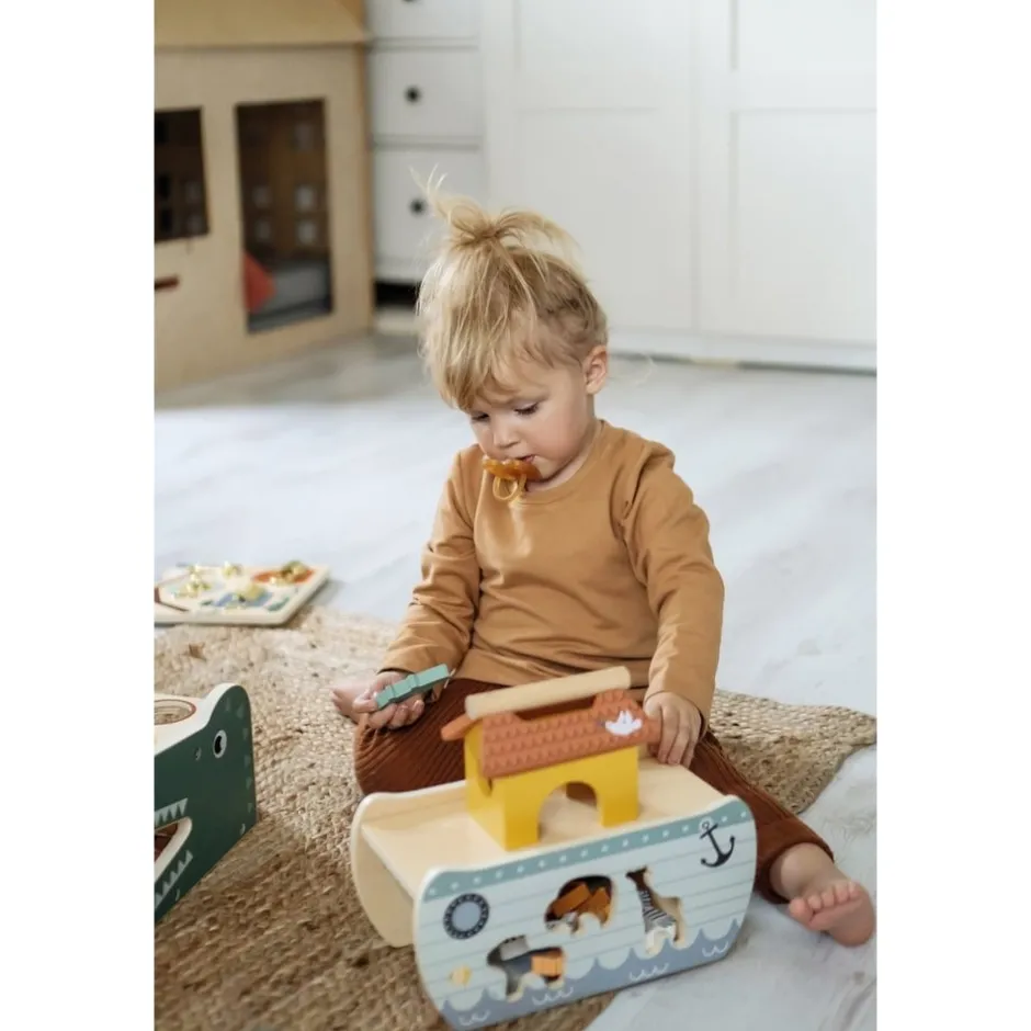 jeu__encastrer_en_bois__m_1.webp Small Foot Petits Univers | Jouets À Empiler Et À Encastrer>Jeu à Encastrer en Bois - Ma Petite Arche de Noé