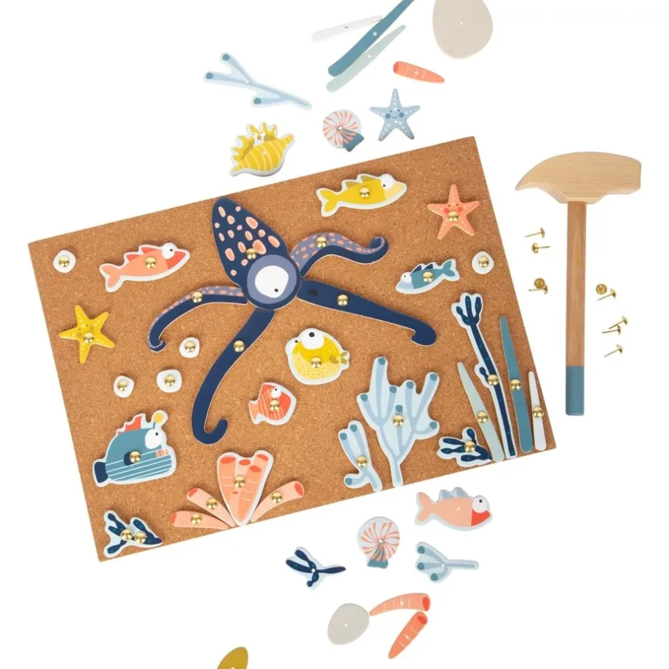 jeu_de_clous_en_bois_pour_0.webp Small Foot Loisirs Créatifs>Jeu de Clous en Bois pour Enfant Profondeurs Marines