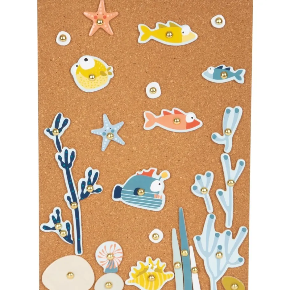 jeu_de_clous_en_bois_pour_1.webp Small Foot Loisirs Créatifs>Jeu de Clous en Bois pour Enfant Profondeurs Marines